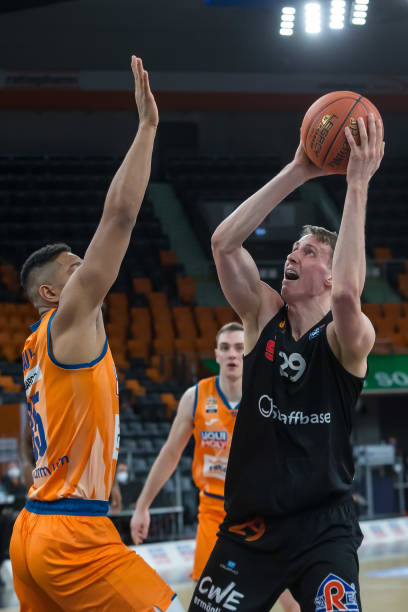 她在前10 她在前10