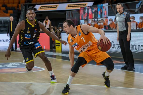 据当时的报 据当时的报